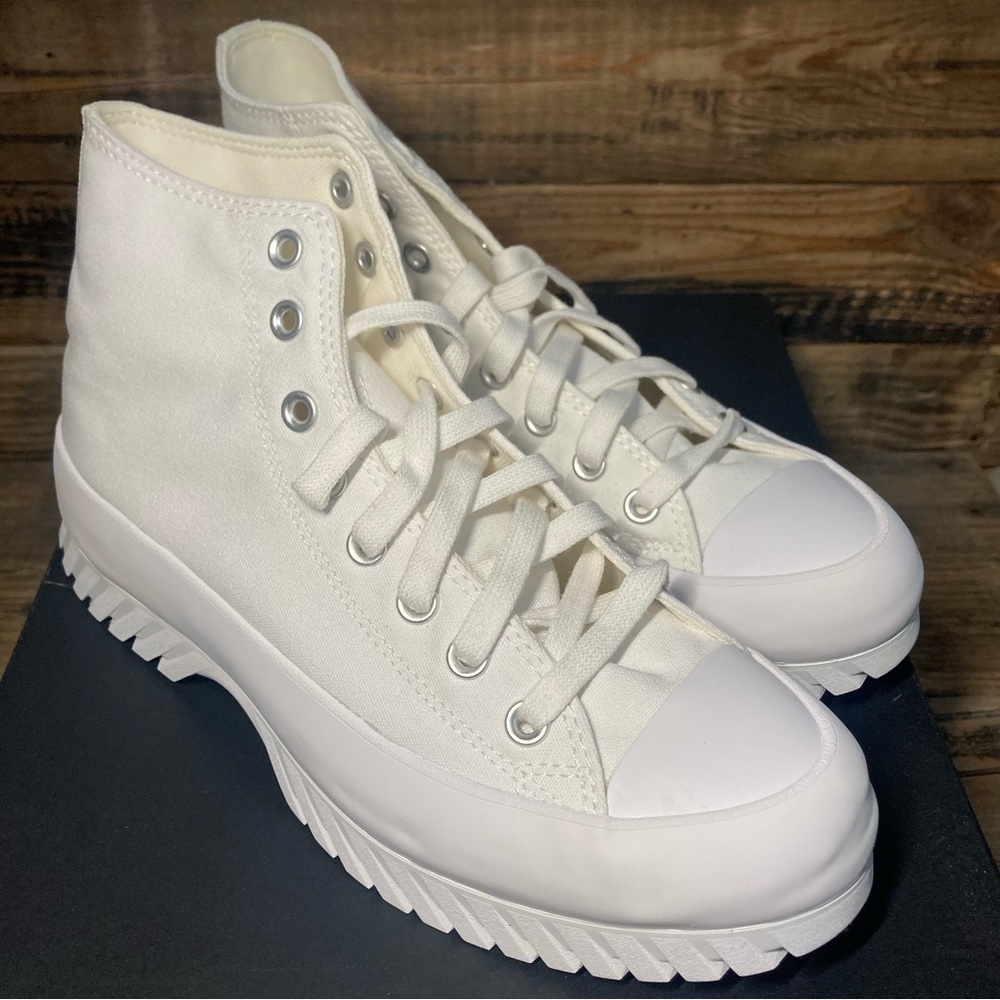 Converse Women’s Chuck Taylor All Star Lugged 2.0 Canvas White sz 10.5
